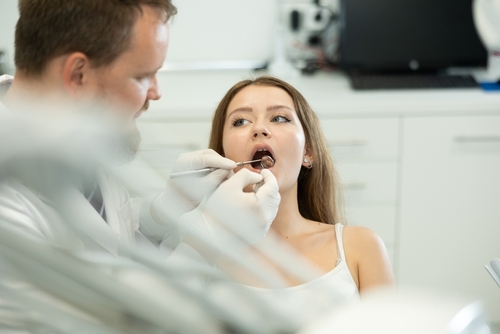 Tooth extractions and wisdom teeth removal in Beverly Hills by Dr. Sepehr Nassiripour, DDS